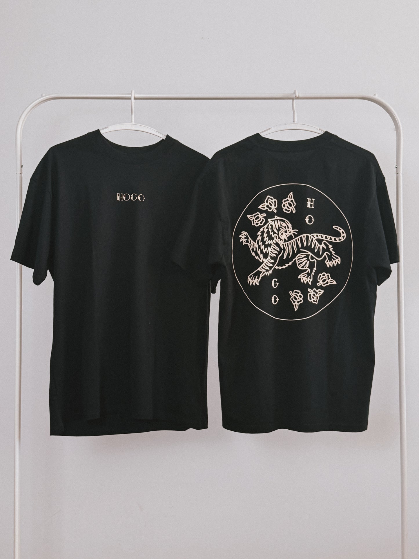 Wild Petals - Camiseta Negra